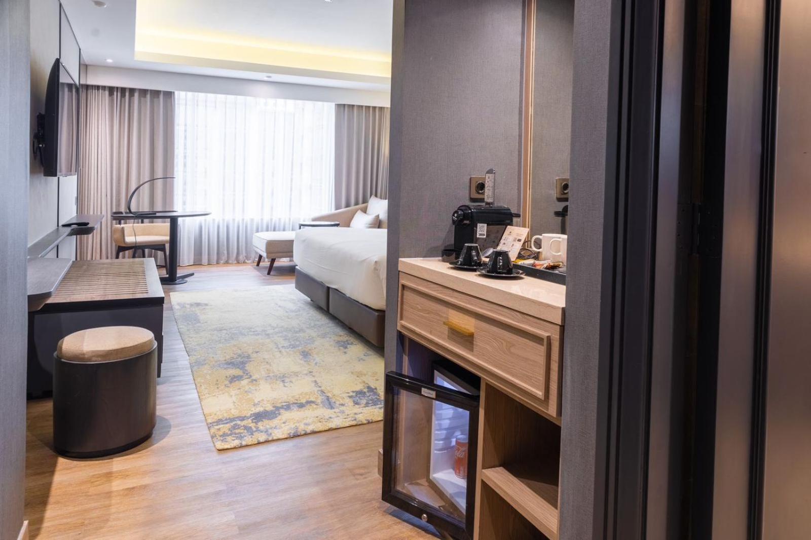 Mangkuluhur Artotel Suites Giacarta Esterno foto